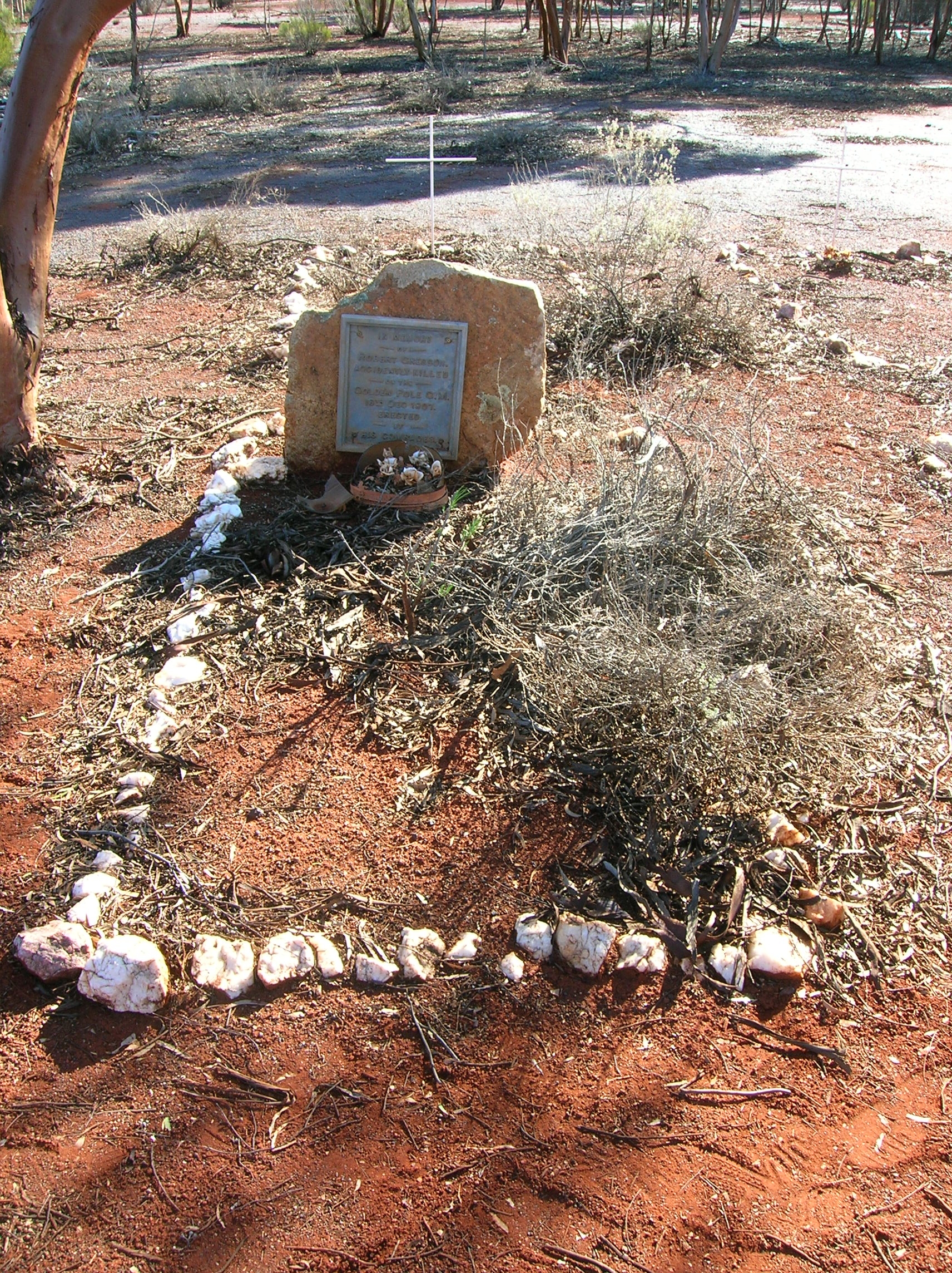 This is a photograph of the grave of Robert GRESSON